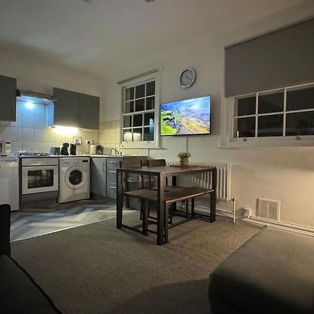 Flat In The Heart Of Camden Town Apartment Лондон Екстериор снимка